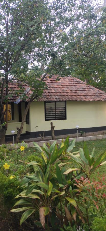 Savithri Inn Cottage Varkala Eksteriør billede